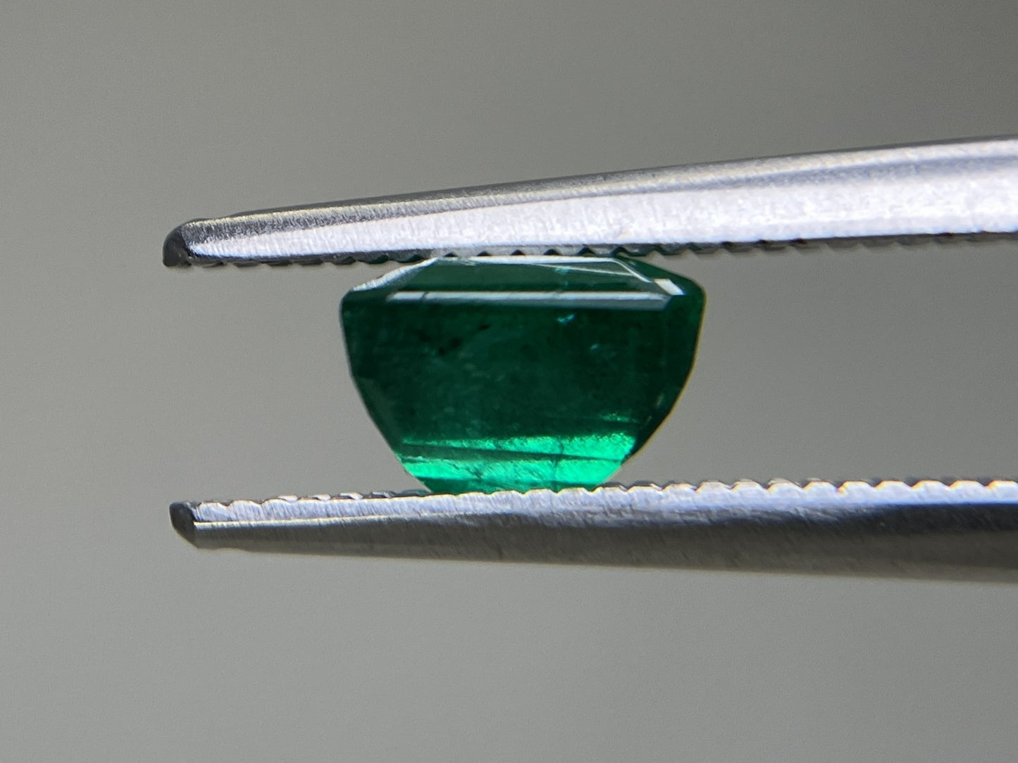 エメラルド 1.461ct 中央宝石ソーティング付き 6.30㎜×6.20㎜×4.46㎜ 天然 ルース( 裸石 ) 4743YY