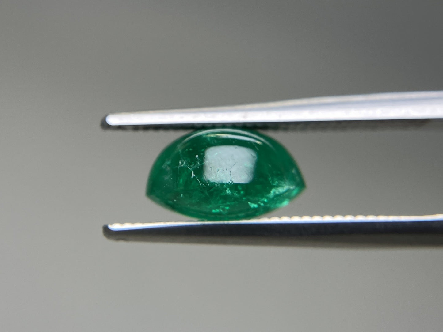 エメラルド 2.964ct 中央宝石ソーティング付き 9.4㎜×8.4㎜×5.5㎜ 天然 ルース( 裸石 ) 4794YY