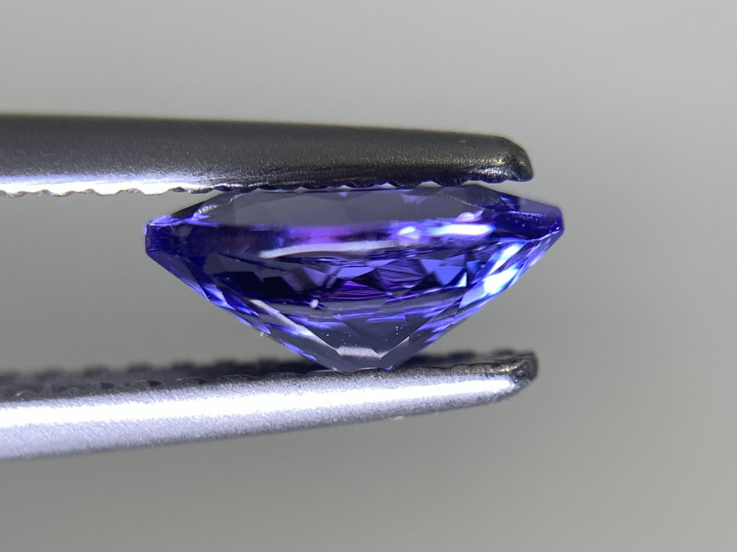 タンザナイト 1.129ct 宝石ソーティング付き 7.9㎜×6.0㎜×3.6㎜ ルース( 裸石 ) 2062Y