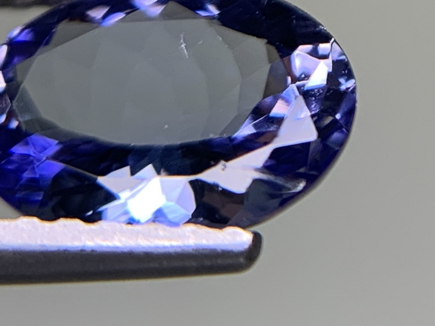 タンザナイト 1.424ct 宝石ソーティング付き 8.4㎜×6.4㎜×3.7㎜ ルース( 裸石 ) 3281Y