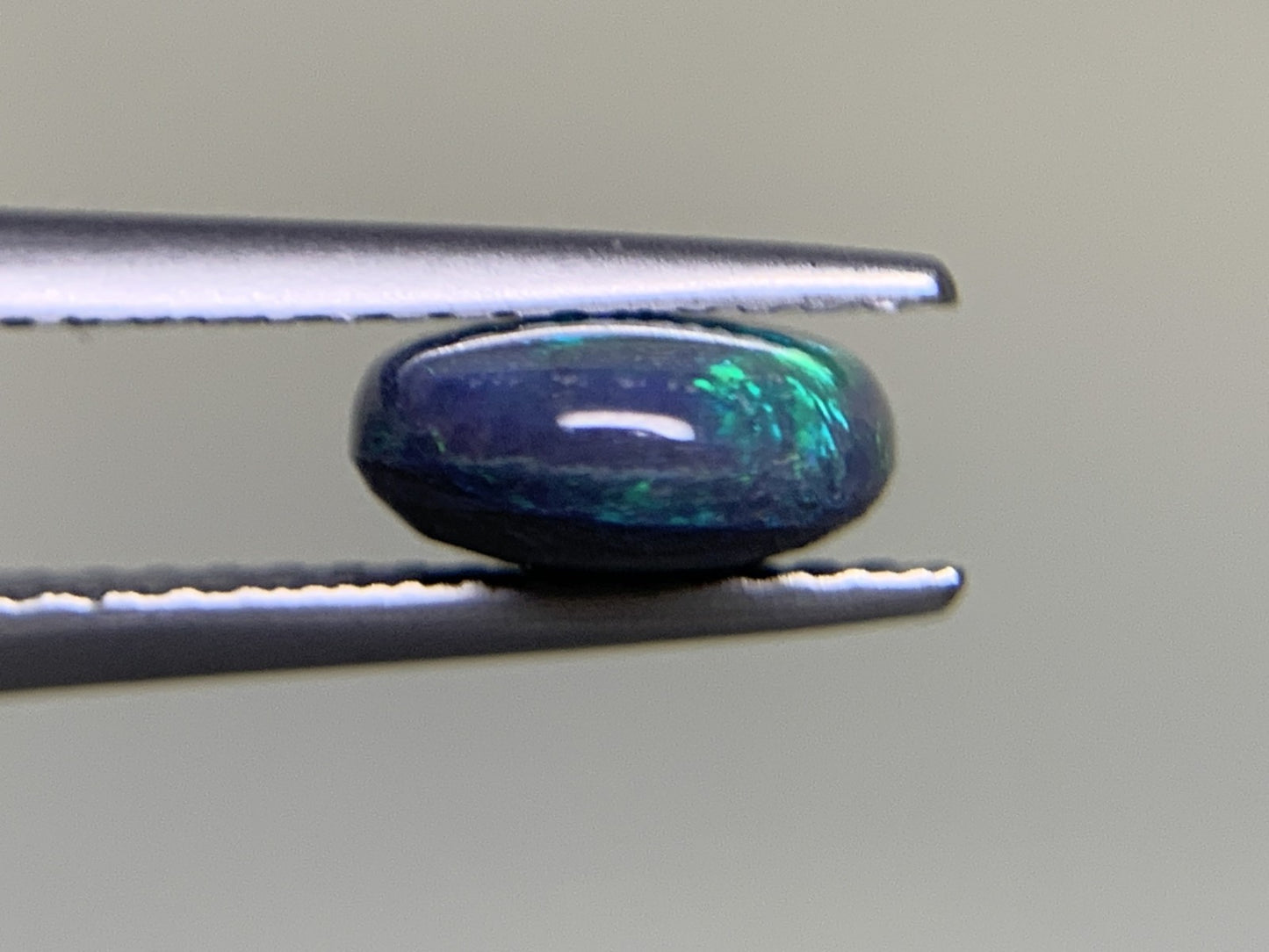 ブラックオパール 1.372ct 宝石ソーティング付き 8.5㎜×7.2㎜×3.4㎜ ルース( 裸石 ) 2113Y
