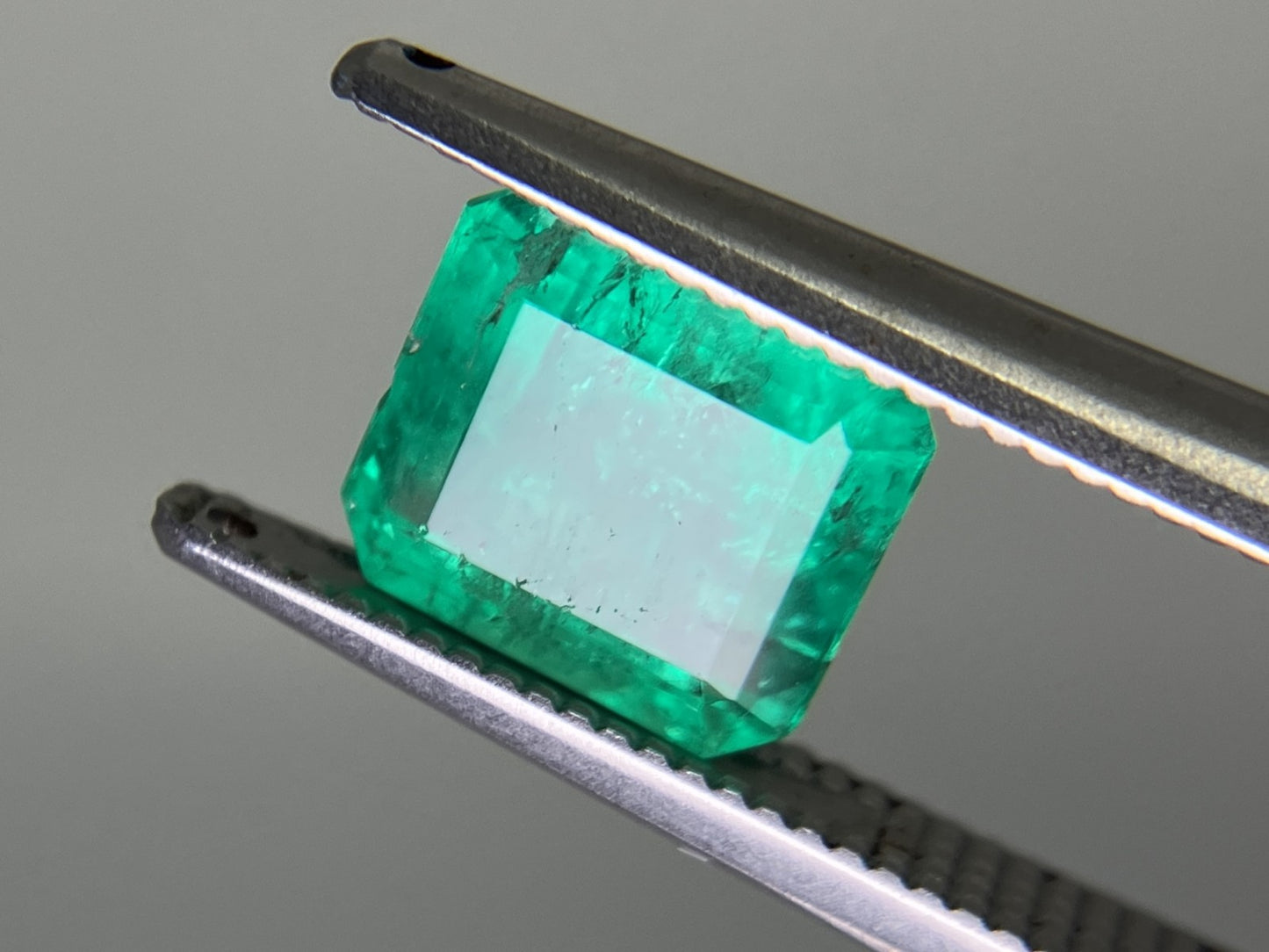 エメラルド 1.903ct 中央宝石ソーティング付き 7.45㎜×6.90㎜×5.27㎜ 天然 ルース( 裸石 ) 4886YY
