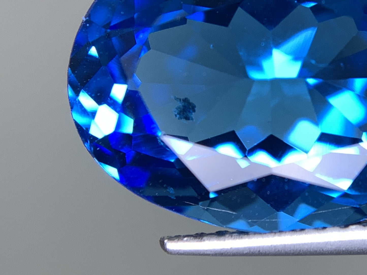 ブルートパーズ 天然 11.254ct 宝石ソーティング付き 15.9㎜×11.9㎜×8.1㎜ ルース( 裸石 ) 6990Y