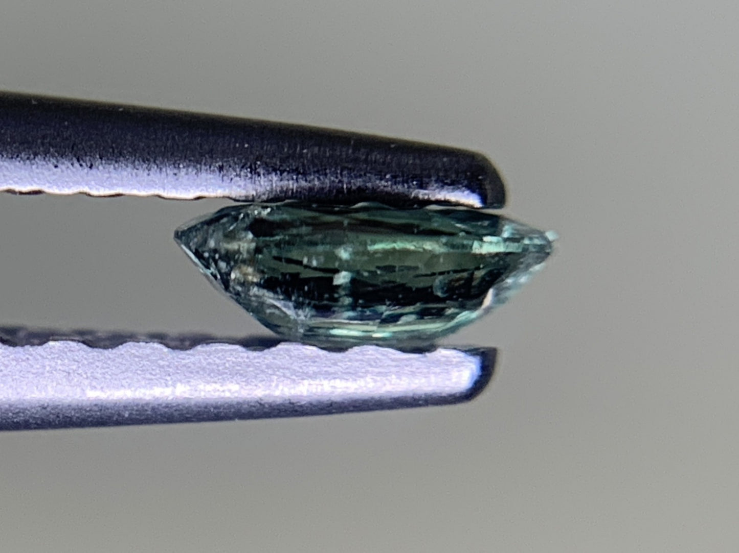 アレキサンドライト 0.183ct 中央宝石ソーティング付き 4.37㎜×3.16㎜×1.71㎜ ルース( 裸石 ) 3796Y