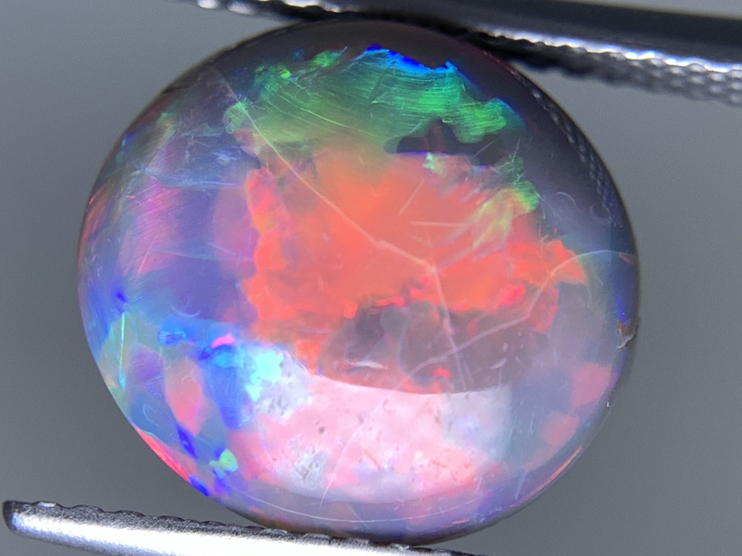 ブラックオパール 天然 4.117ct 中央宝石ソーティング付き 11.8㎜×10.8㎜×5.6㎜ 天然 ルース( 裸石 ) 5261Y