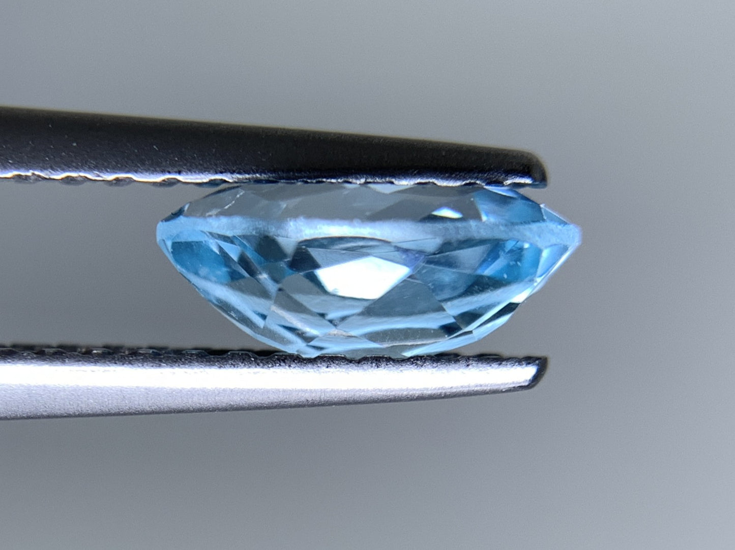 ブルートパーズ 天然 1.184ct 宝石ソーティング付き 7.9㎜×5.8㎜×3.3㎜ ルース( 裸石 ) 6982Y