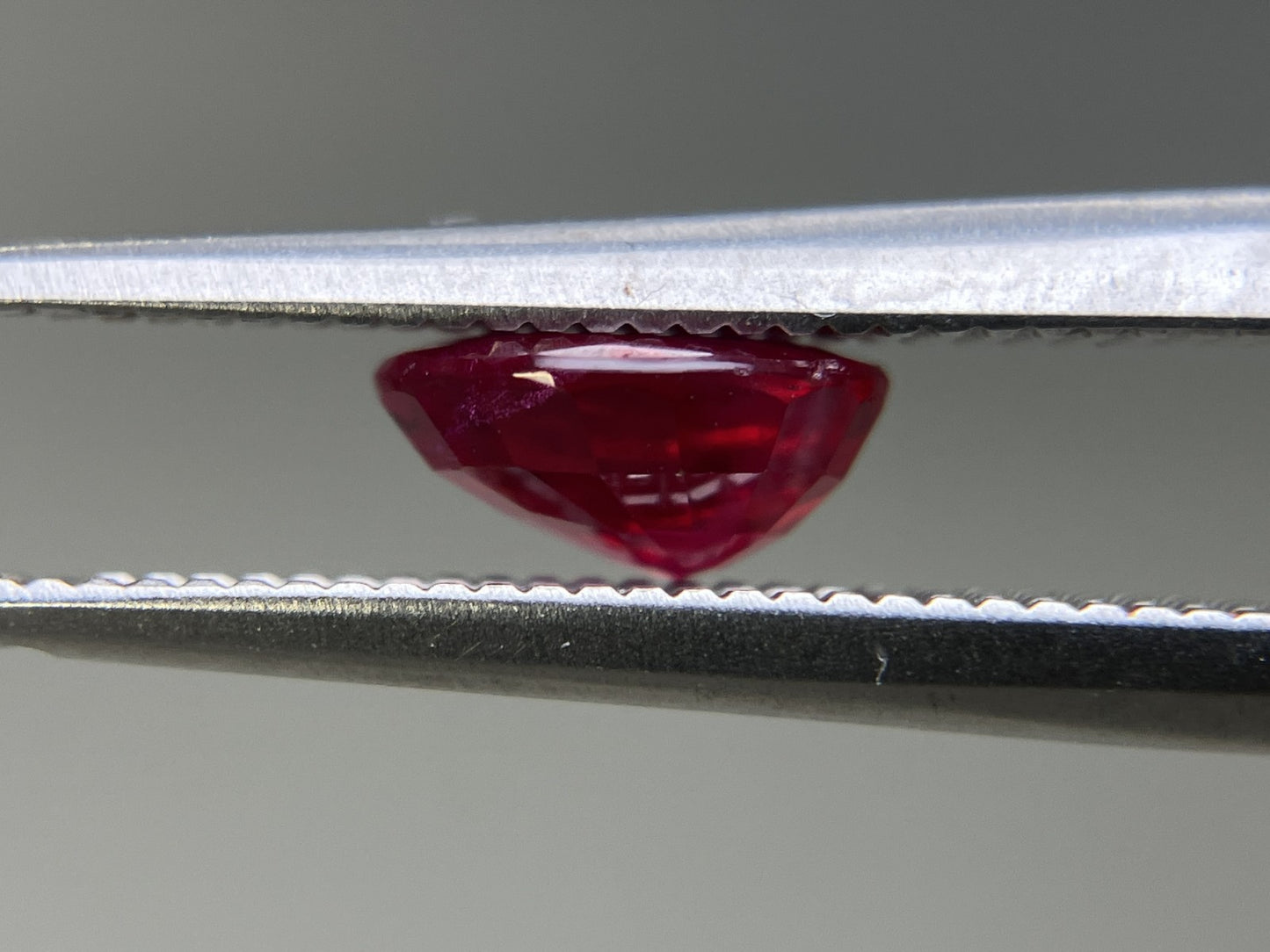 ルビー 1.118ct 中央宝石ソーティング付き 6.56㎜×5.84㎜×3.10㎜ 天然 ルース( 裸石 ) 5025YY