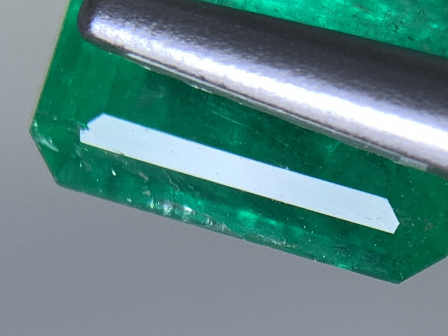 エメラルド 天然 0.966ct 中央宝石ソーティング付き 7.24㎜×5.04㎜×3.68㎜ 天然 ルース( 裸石 ) 5340Y