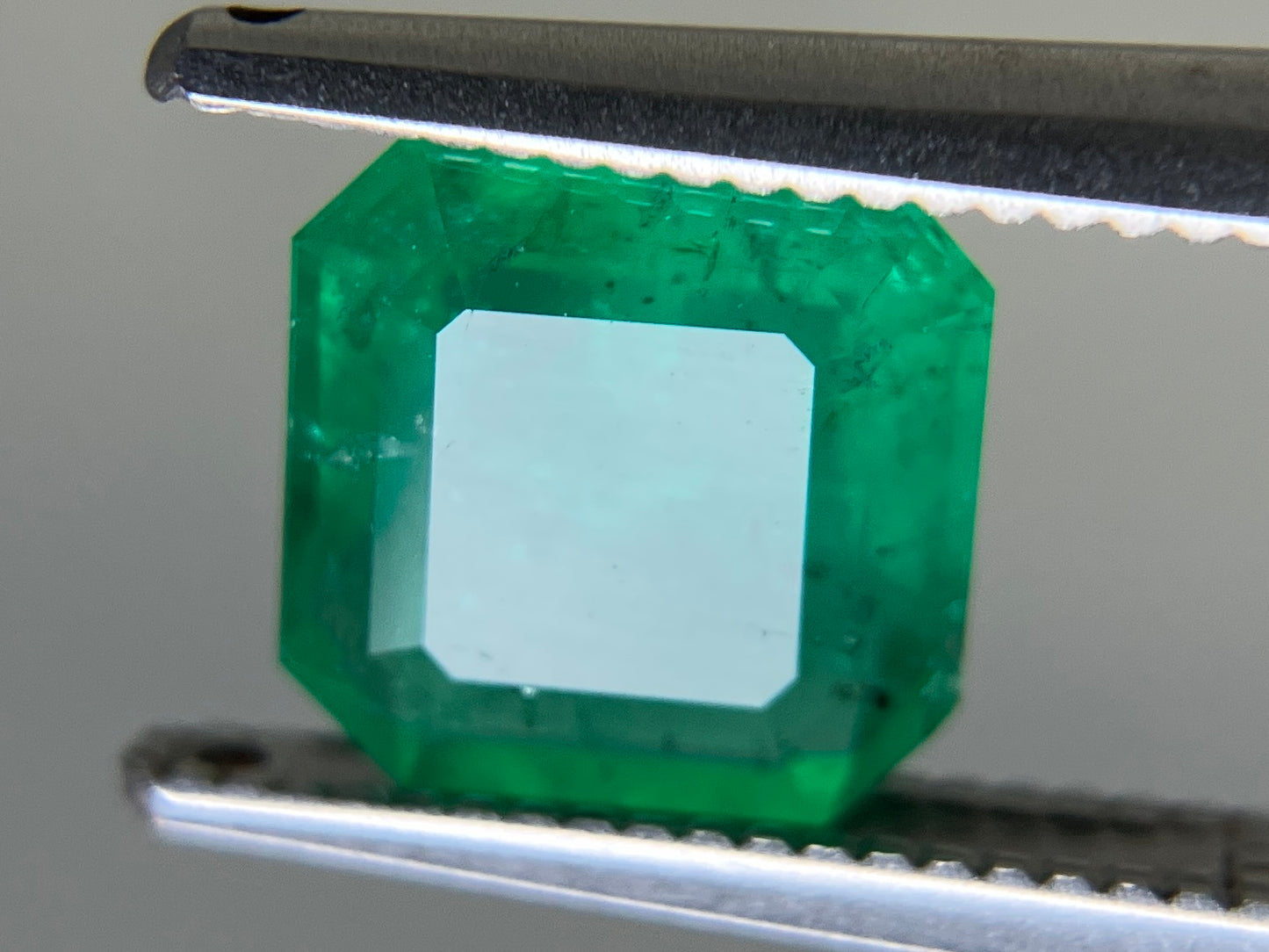 エメラルド 天然 1.383ct 中央宝石ソーティング付き 7.20㎜×7.05㎜×3.46㎜ ルース( 裸石 ) 7917YY