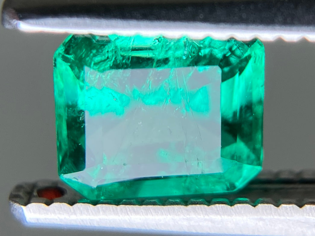 エメラルド 天然 0.604ct 中央宝石ソーティング付き 5.49㎜×4.97㎜×3.43㎜ ルース( 裸石 ) 7837YY