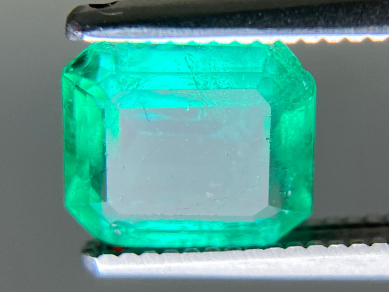 エメラルド 天然 1.110ct 中央宝石ソーティング付き 7.25㎜×6.39㎜×3.30㎜ ルース( 裸石 ) 7707YY