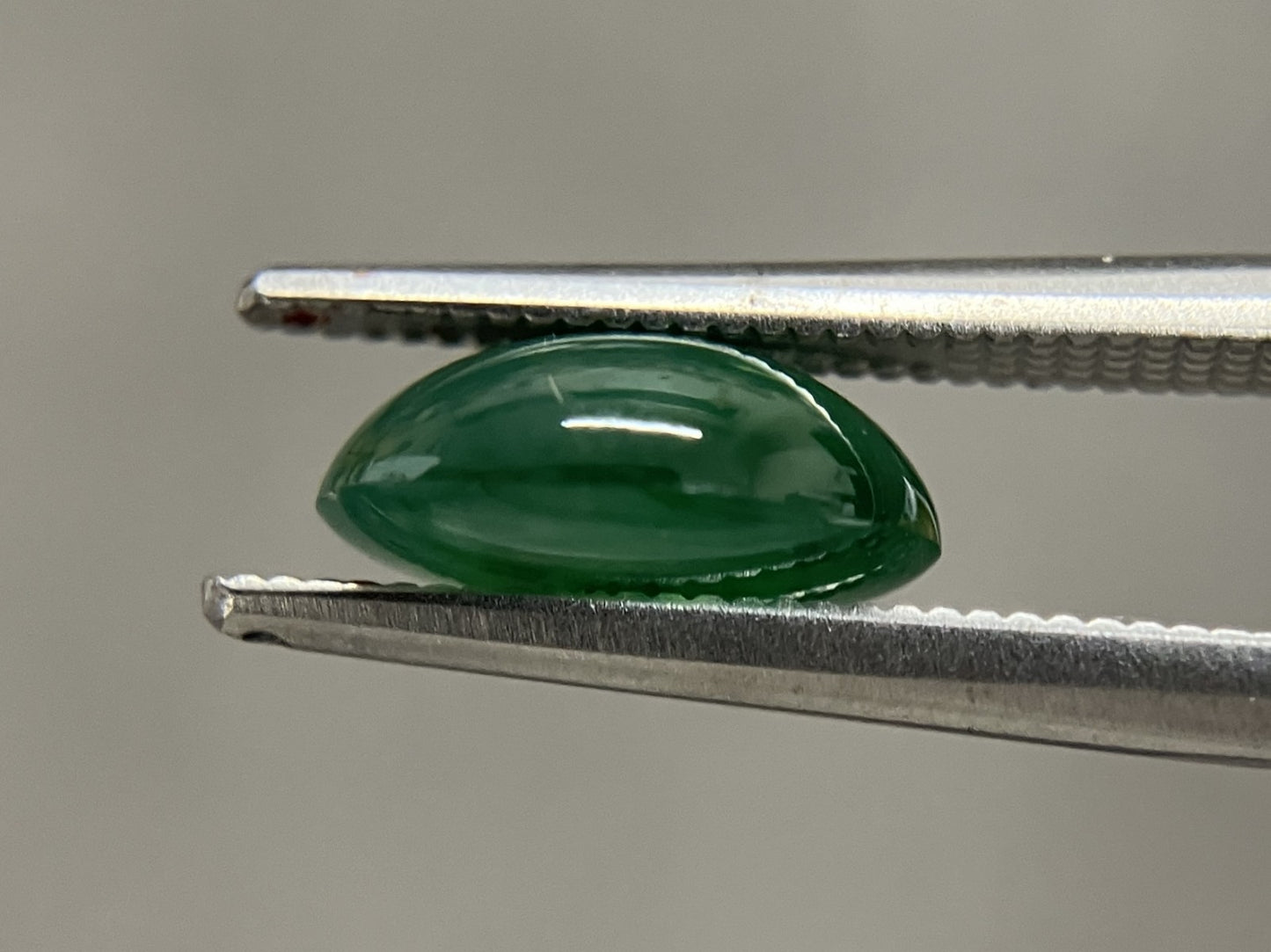 翡翠 ひすい ジェイダイト 2.936ct 中央宝石ソーティング付き 9.8㎜×8.0㎜×4.3㎜ ルース( 裸石 ) 3418S
