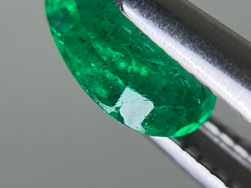 エメラルド 天然 0.580ct 中央宝石ソーティング付き 6.60㎜×4.84㎜×2.98㎜ ルース( 裸石 ) 7902YY