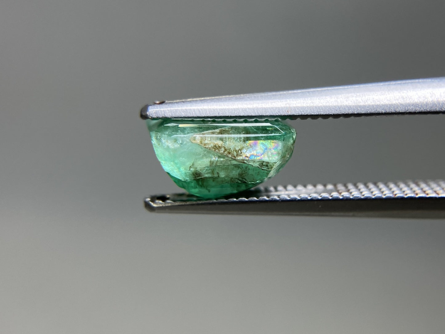 エメラルド 天然 2.157ct 宝石ソーティング付き 8.1㎜×6.8㎜×4.6㎜ ルース( 裸石 ) 8069YY
