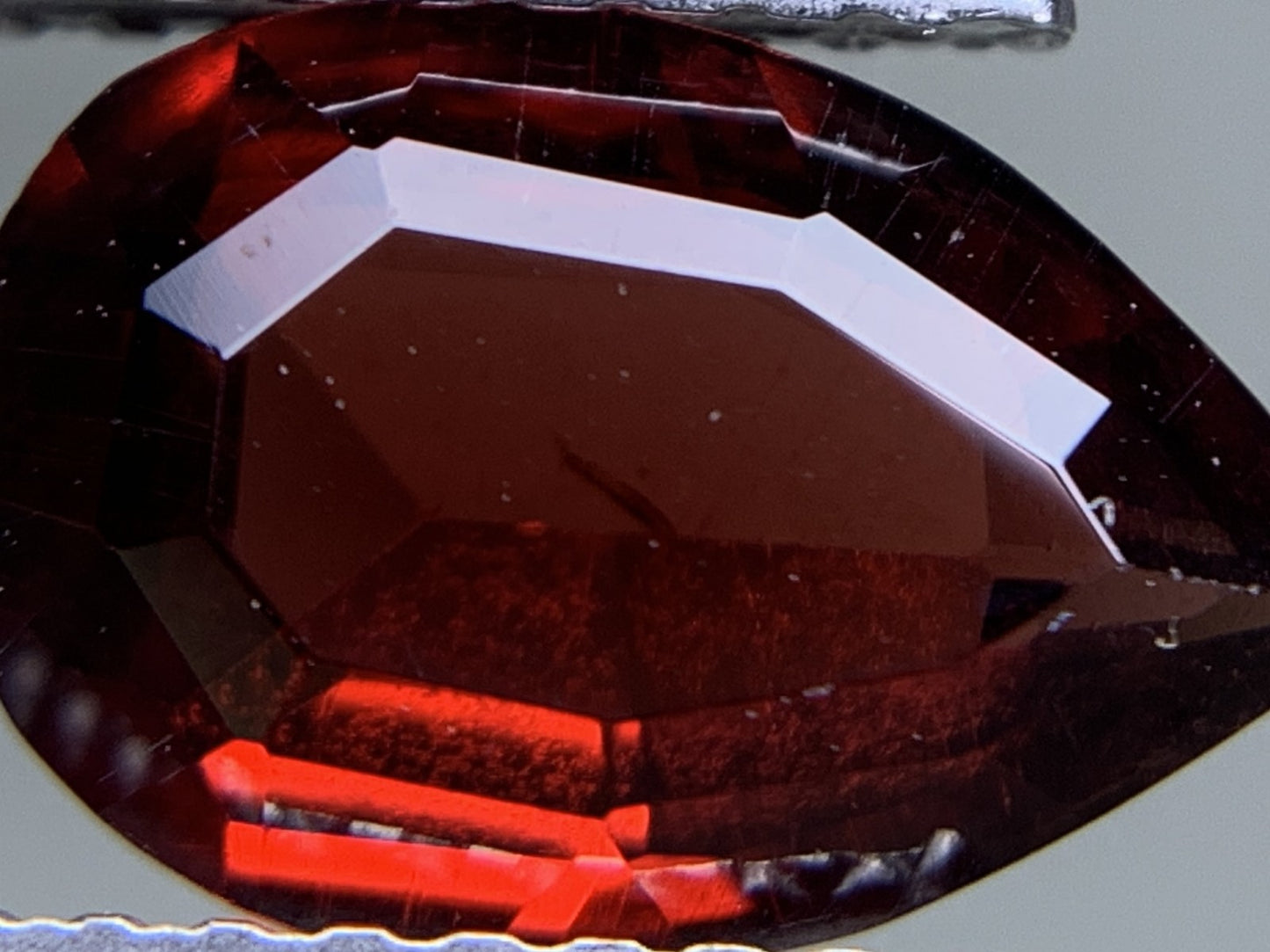 ガーネット 天然 2.057ct 宝石ソーティング付き 10.0㎜×6.7㎜×3.8㎜ ルース( 裸石 ) 6317Y