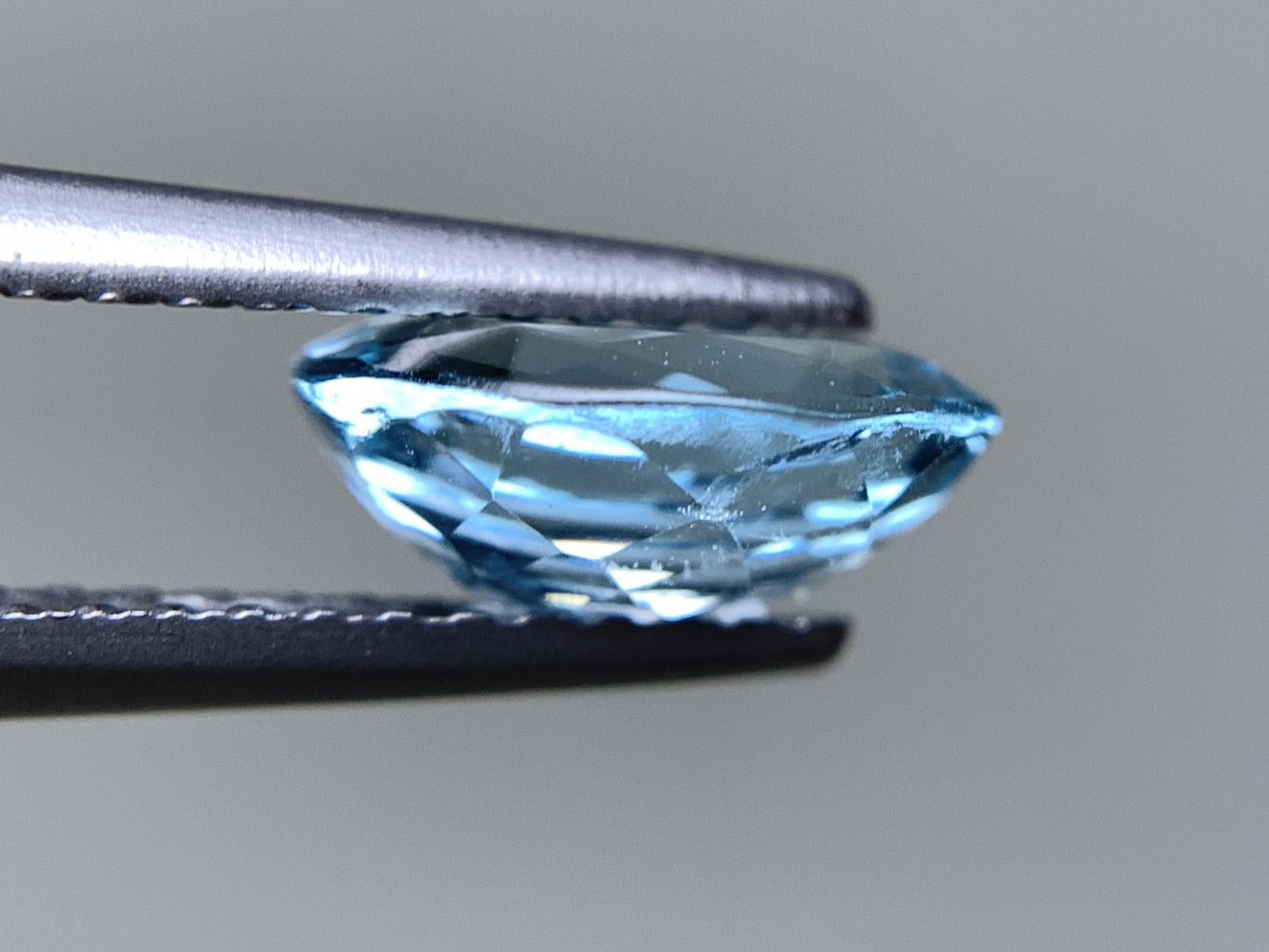 アクアマリン 天然 1.127ct 宝石ソーティング付き 8.1㎜×6.4㎜×3.4㎜ ルース( 裸石 ) 6983Y