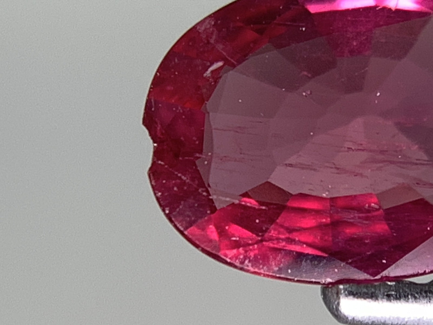 ルビー 天然 0.676ct 宝石ソーティング付き 6.8㎜×5.1㎜×2.2㎜ ルース( 裸石 ) 8219Y