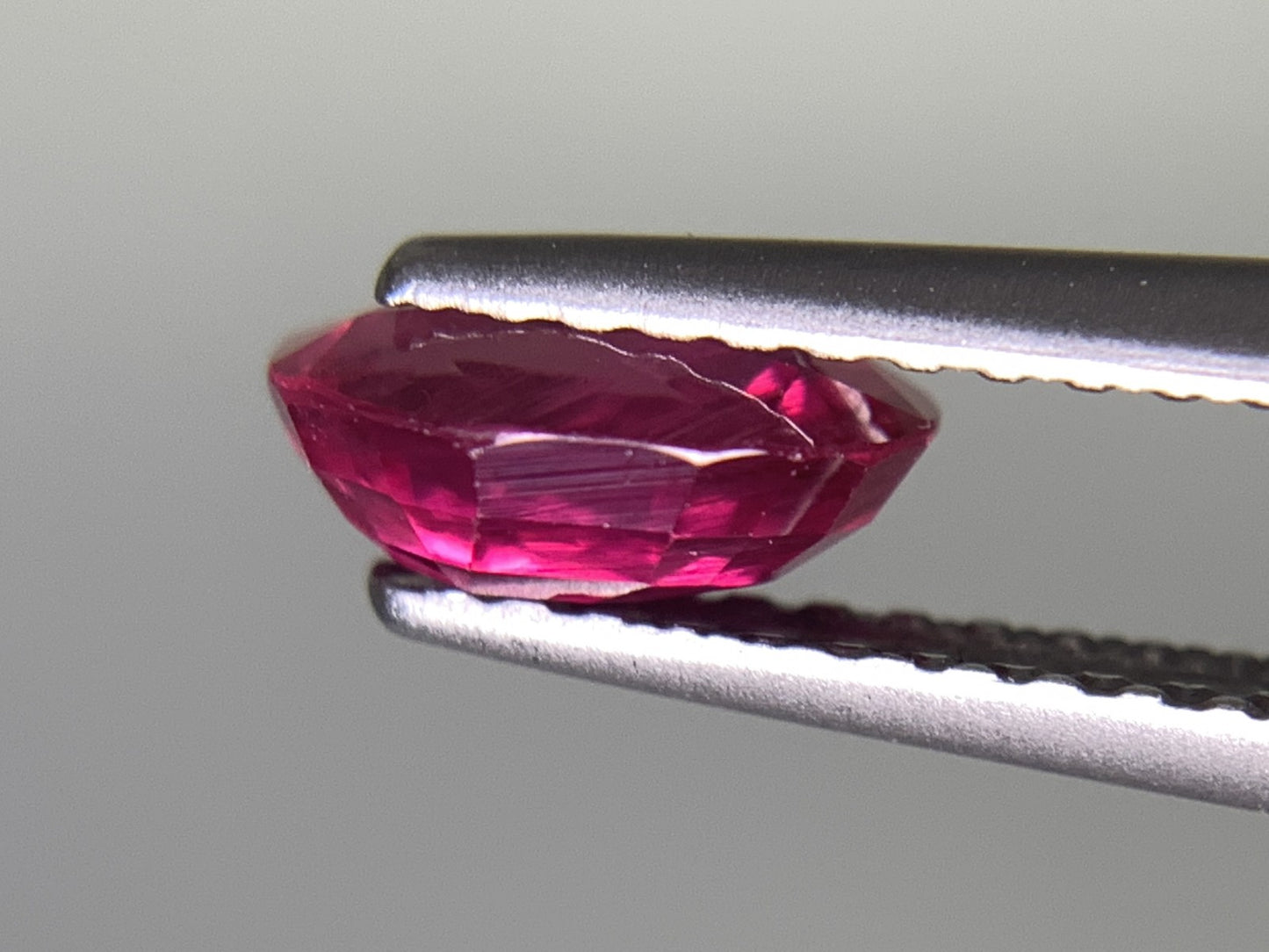 ルビー 天然 1.154ct 中央宝石ソーティング付き 7.09㎜×5.39㎜×3.06㎜ 天然 ルース( 裸石 ) 5236Y