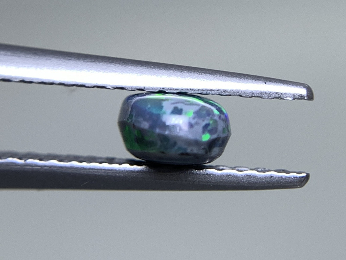 ブラックオパール 天然 0.639ct 宝石ソーティング付き 7.1㎜×4.7㎜×2.9㎜ ルース( 裸石 ) 5350Y
