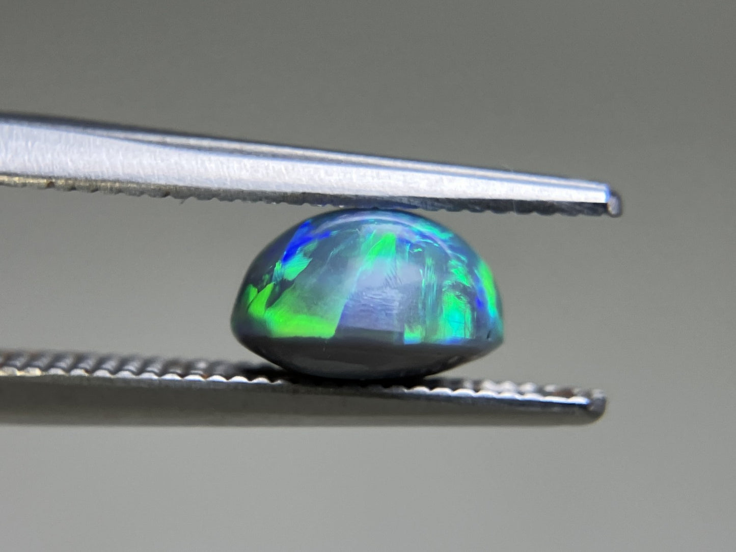 ブラックオパール 天然 1.311ct 中央宝石ソーティング付き 7.5㎜×6.6㎜×4.7㎜ ルース( 裸石 ) 4843YY