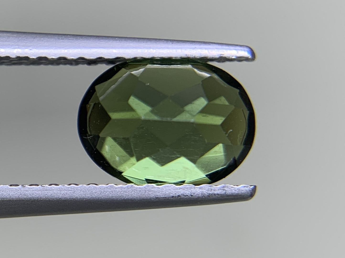 グリーントルマリン 1.532ct 宝石ソーティング付き 8.0㎜×6.2㎜×4.2㎜ ルース( 裸石 ) 2176Y