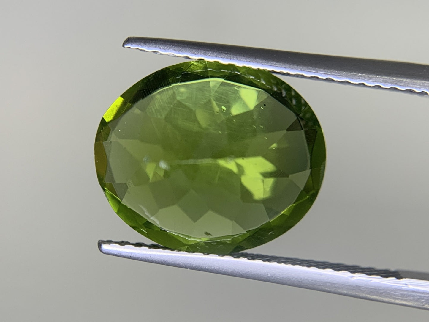 ペリドット 6.345ct 宝石ソーティング付き 13.0㎜×10.9㎜×6.6㎜ ルース( 裸石 ) 2175Y