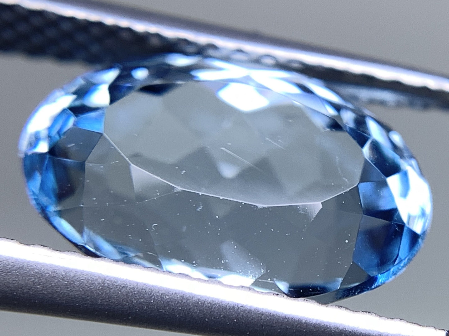 アクアマリン 天然 3.747ct 中央宝石ソーティング付き 11.68㎜×8.34㎜×6.37㎜ 天然 ルース( 裸石 ) 5103Y