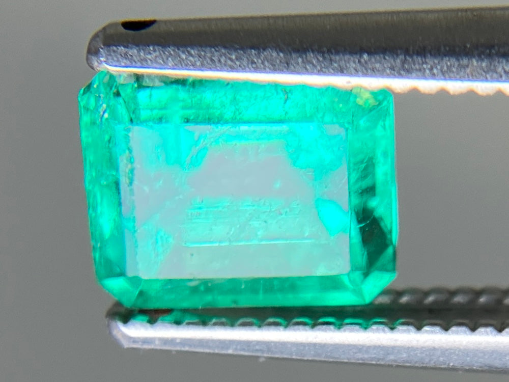 エメラルド 天然 1.283ct 中央宝石ソーティング付き 6.78㎜×5.80㎜×4.64㎜ ルース( 裸石 ) 8129YY