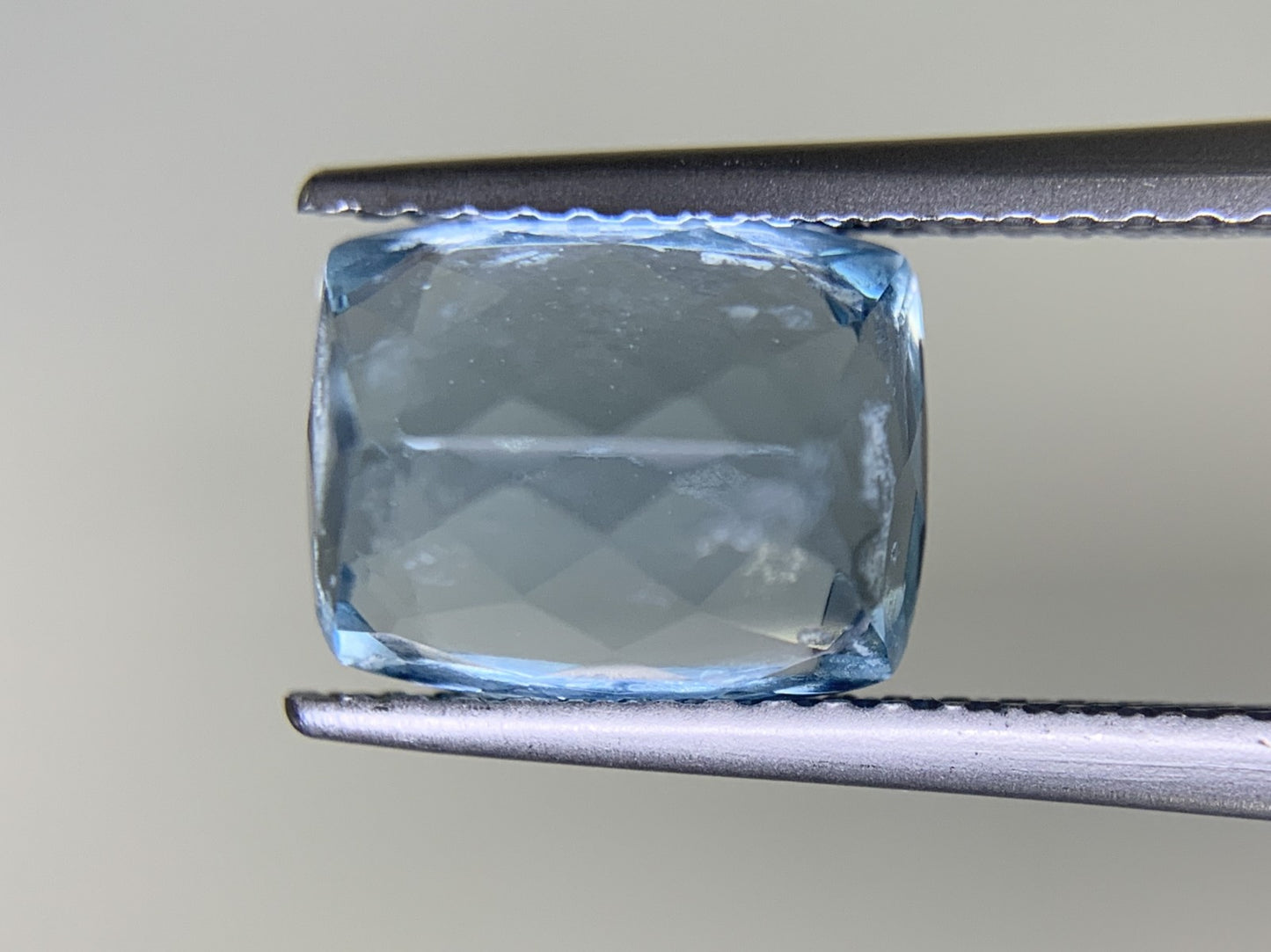 アクアマリン 3.222ct 宝石ソーティング付き 9.4㎜×7.3㎜×6.5㎜ ルース( 裸石 ) 2062Y