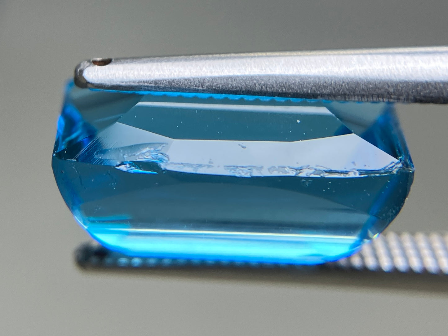 ブルートパーズ 天然 10.891ct 宝石ソーティング付き 13.6㎜×10.2㎜×7.5㎜ ルース( 裸石 ) 8229YY