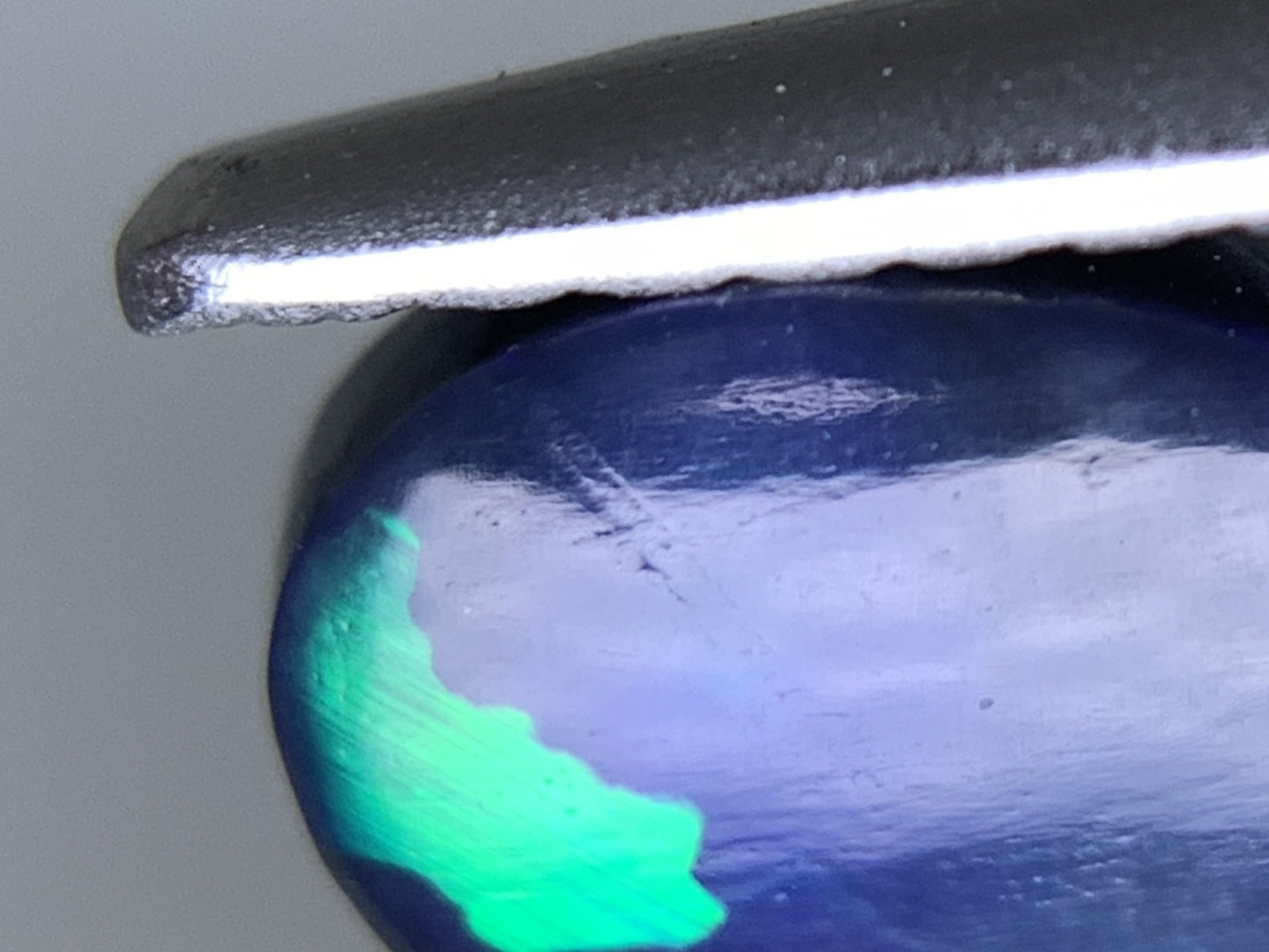 ブラックオパール 天然 0.831ct 中央宝石ソーティング付き 7.3㎜×5.5㎜×3.1㎜ ルース( 裸石 ) 6955Y
