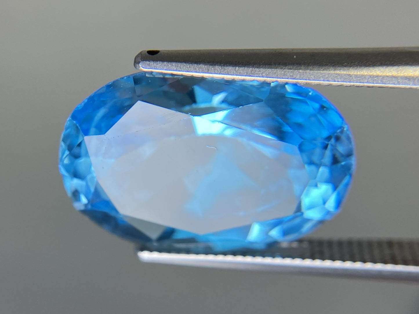 ブルートパーズ 天然 14.632ct 宝石ソーティング付き 17.9㎜×12.9㎜×8.8㎜ ルース( 裸石 ) 8228YY