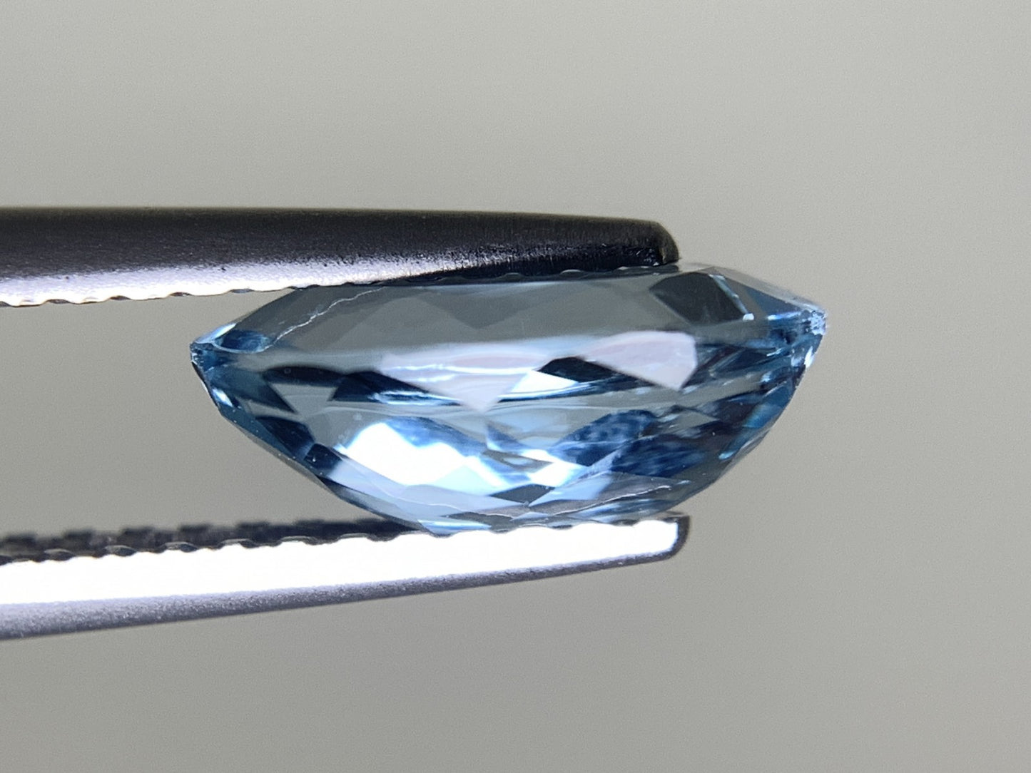 アクアマリン 天然 1.224ct 宝石ソーティング付き 9.2㎜×5.7㎜×3.8㎜ ルース( 裸石 ) 8253Y