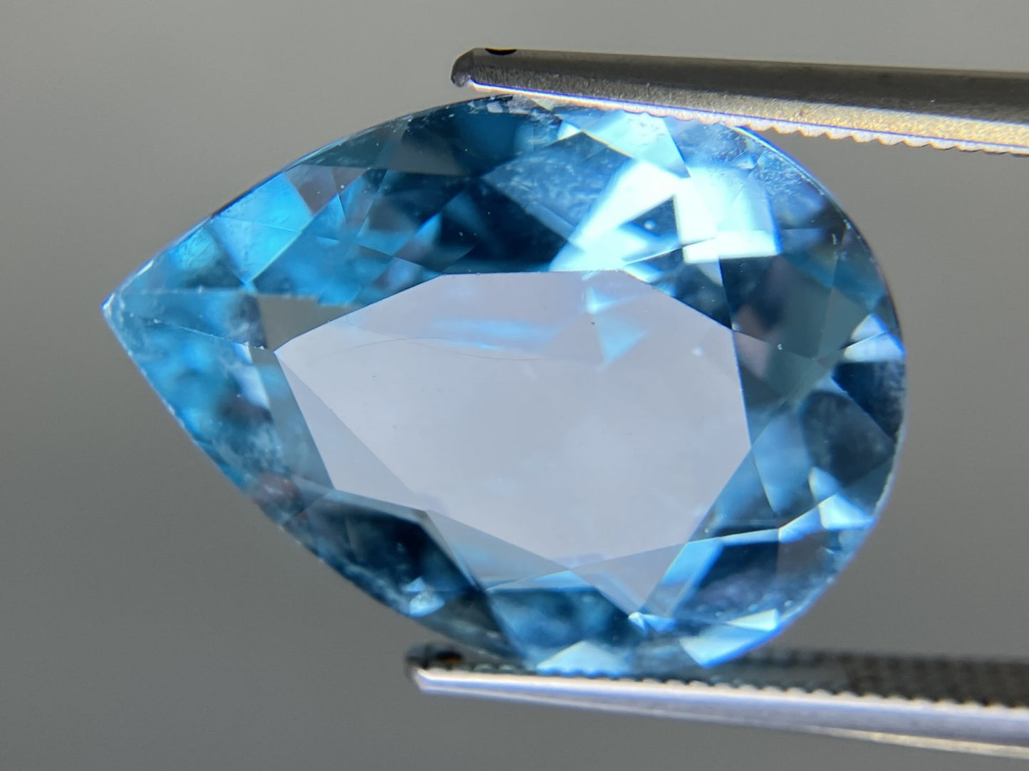 ブルートパーズ 天然 17.327ct 宝石ソーティング付き 20.0㎜×15.1㎜×8.1㎜ ルース( 裸石 ) 8232YY