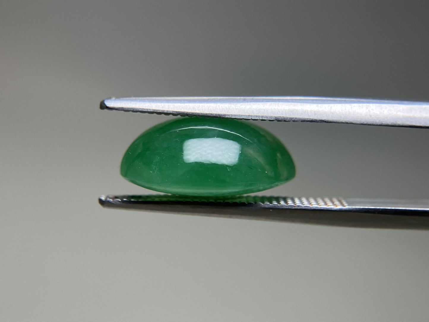 ヒスイ 翡翠 天然 8.634ct 宝石ソーティング付き 13.9㎜×11.1㎜×6.1㎜ 天然 ルース( 裸石 ) 5121YY