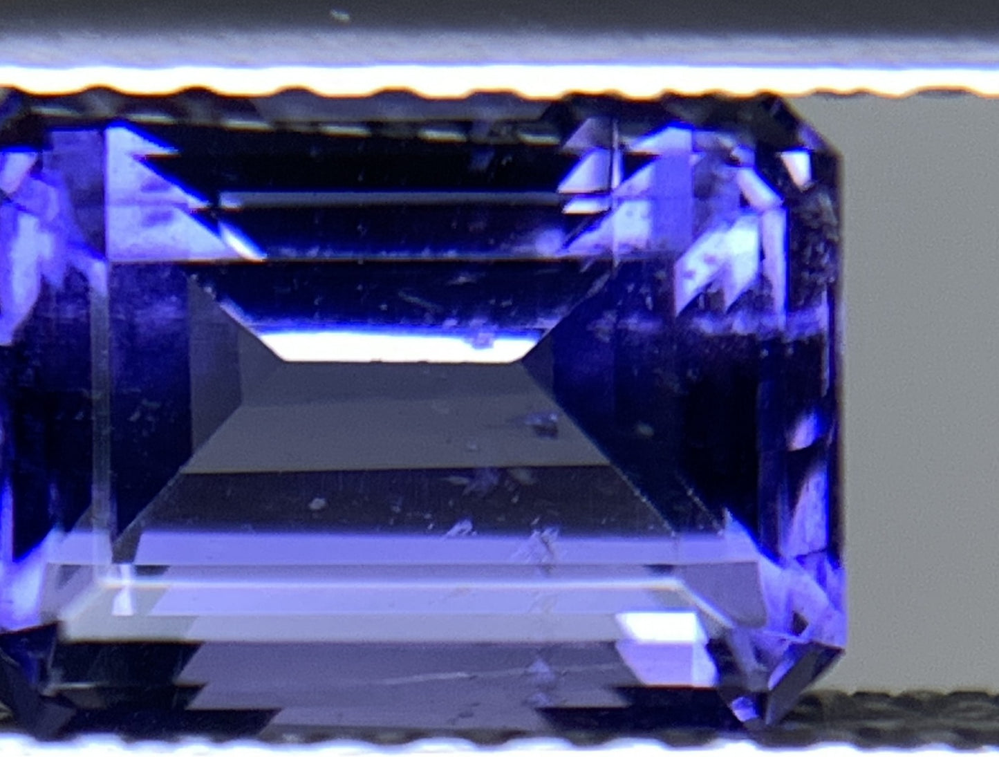 アイオライト 天然 1.642ct 中央宝石ソーティング付き 7.94㎜×6.01㎜×5.06㎜ 天然 ルース( 裸石 ) 5273Y