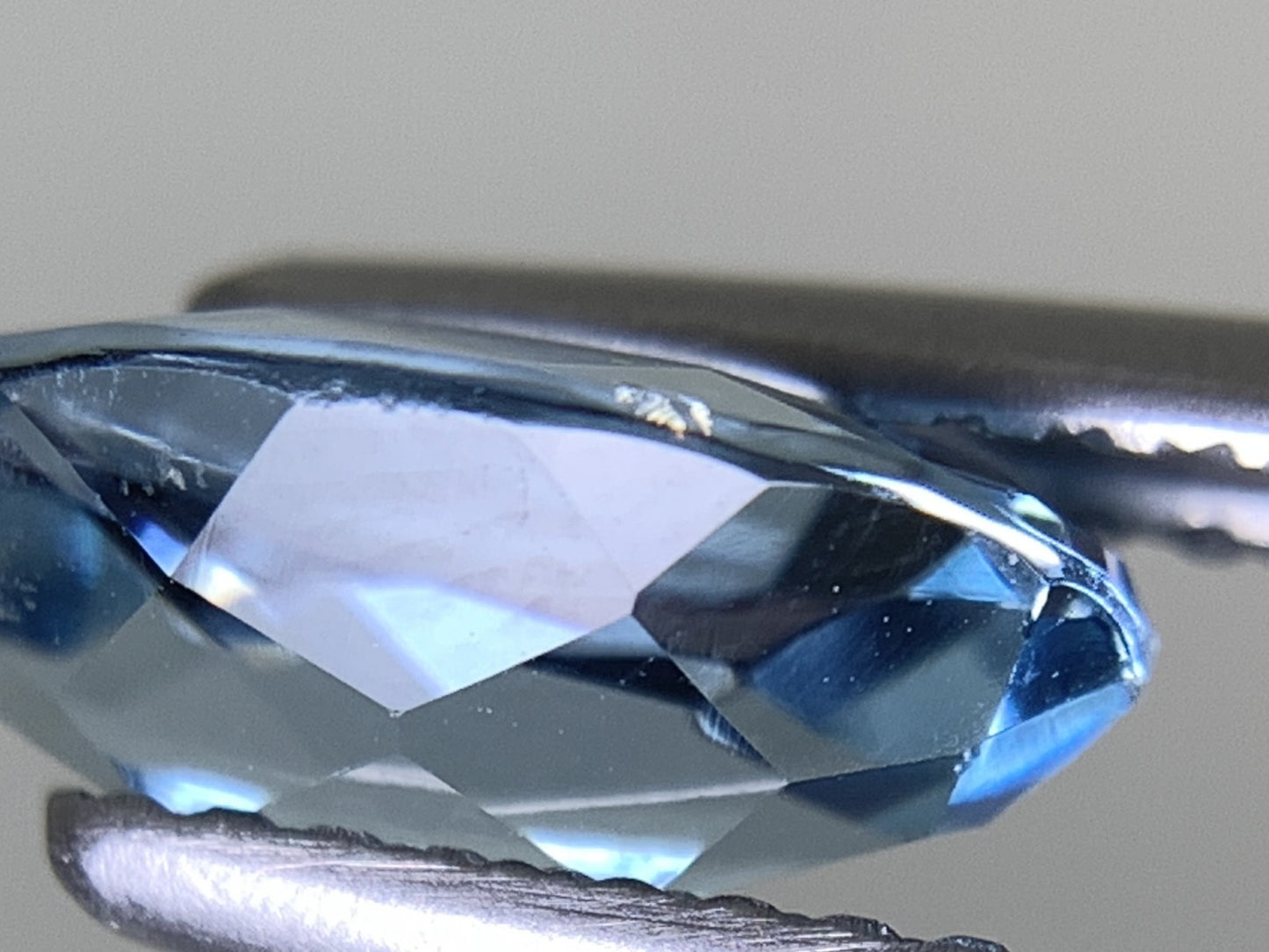 アクアマリン 天然 1.591ct 宝石ソーティング付き 10.3㎜×6.6㎜×3.6㎜ ルース( 裸石 ) 6975Y