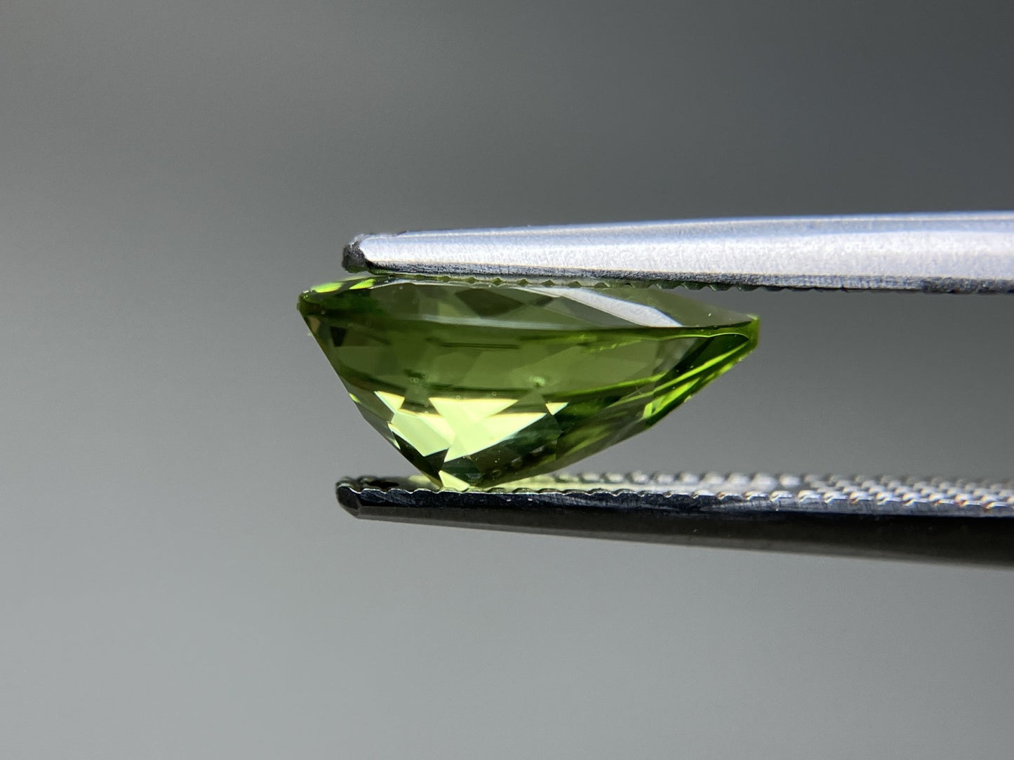 ペリドット 天然 2.529ct 宝石ソーティング付き 10.7㎜×7.7㎜×5.0㎜ ラッピング無料 ルース( 裸石 ) 5108YY