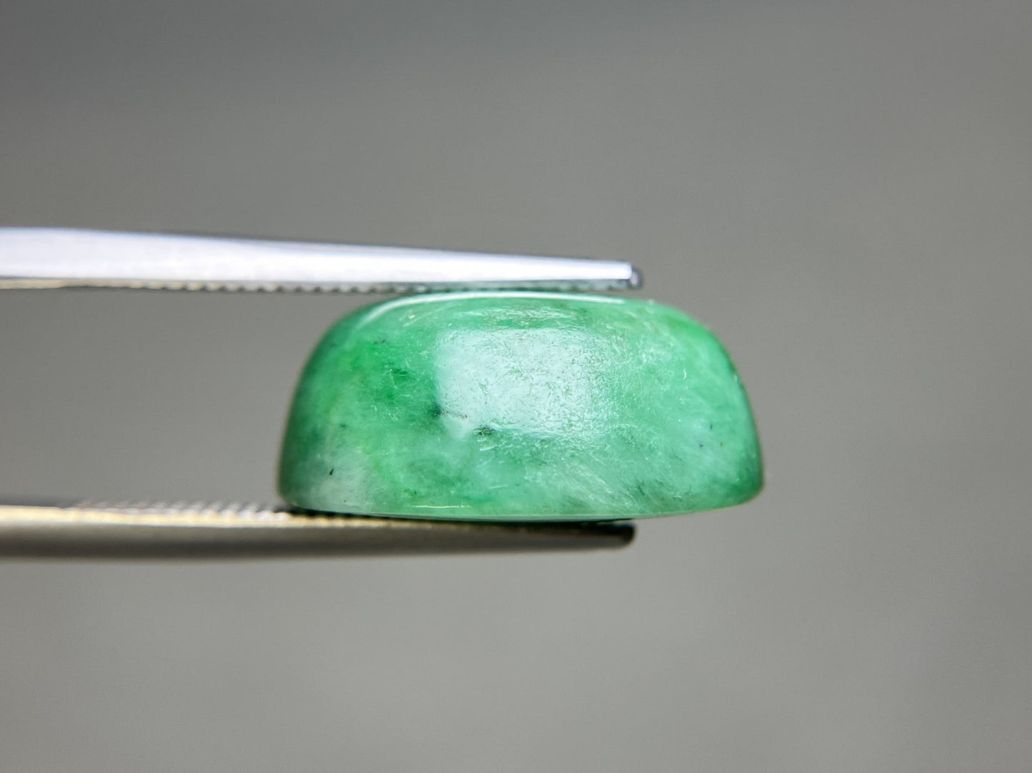 ひすい(ヒスイ 翡翠) 天然 17.898ct 宝石ソーティング付き 16.1㎜×13.8㎜×7.4㎜ ルース( 裸石 ) 8284YY