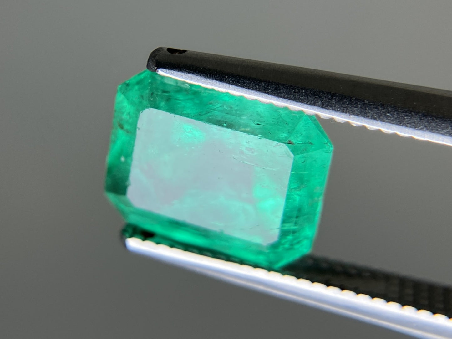 エメラルド 天然 3.089ct 中央宝石ソーティング付き 9.22㎜×7.53㎜×6.83㎜ 天然 ルース( 裸石 ) 5241YY