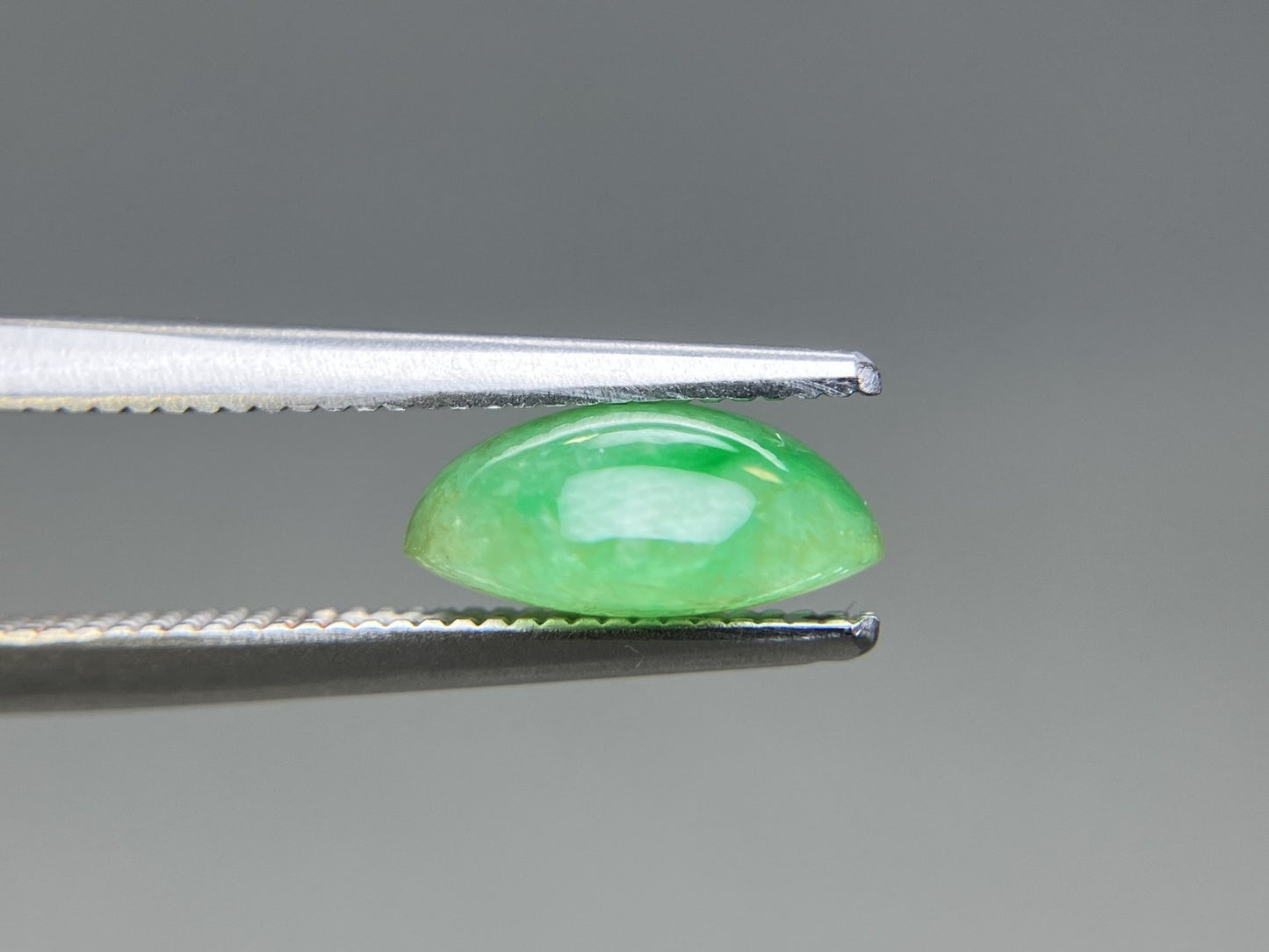 ひすい(ヒスイ 翡翠) 天然 2.561ct 宝石ソーティング付き 9.4㎜×7.8㎜×4.1㎜ ルース( 裸石 ) 8059YY