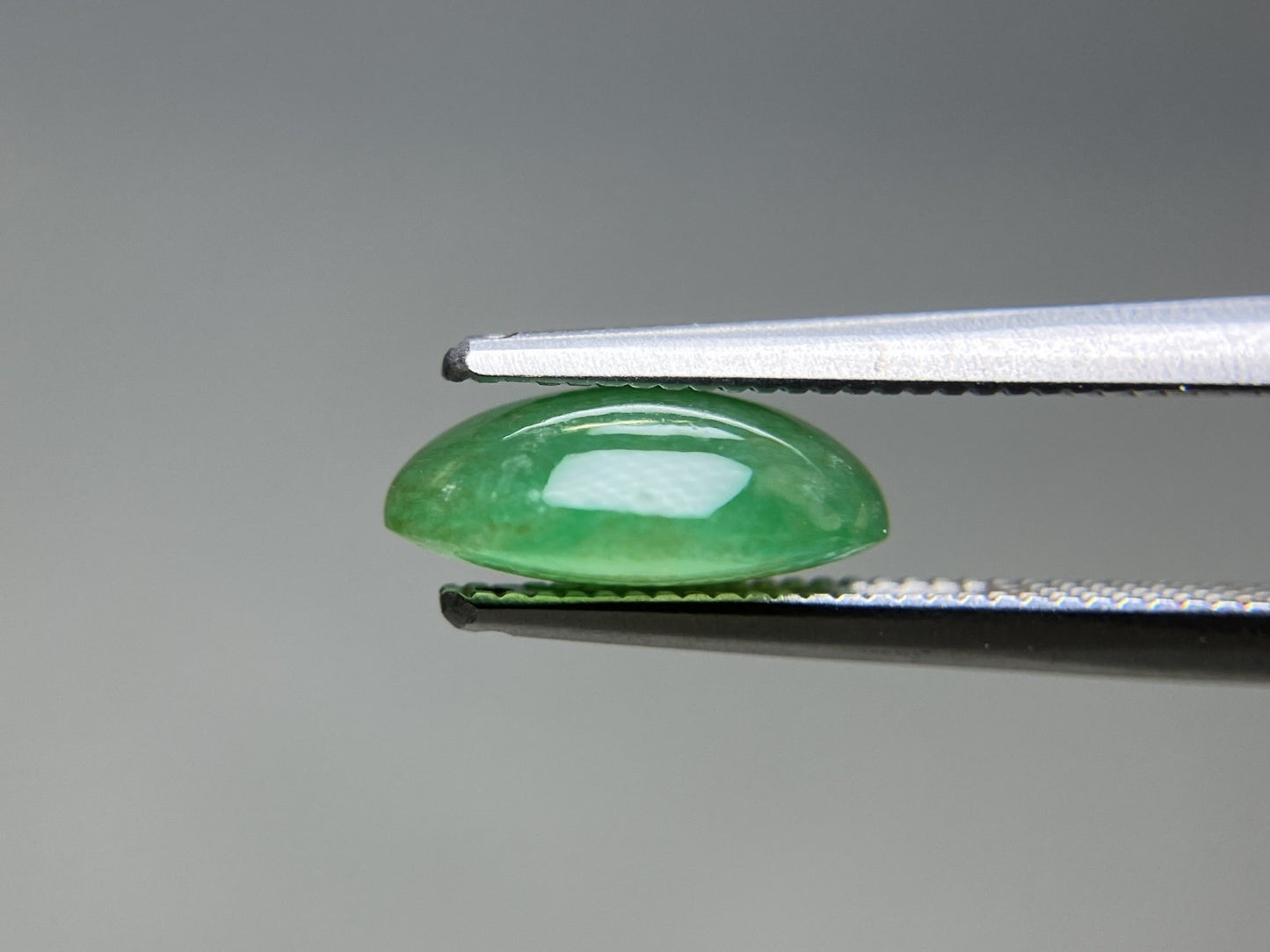 ひすい(ヒスイ 翡翠) 天然 2.948ct 宝石ソーティング付き 10.0㎜×8.3㎜×3.9㎜ ルース( 裸石 ) 8065YY
