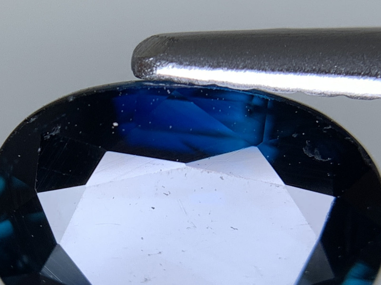 サファイア 天然 2.243ct 中央宝石ソーティング付き 8.99㎜×6.85㎜×3.85㎜ ルース( 裸石 ) 6604Y