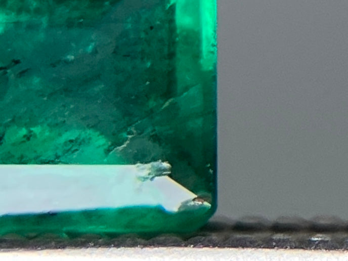 エメラルド 天然 0.684ct 宝石ソーティング付き 6.0㎜×4.6㎜×2.8㎜ ルース( 裸石 ) 8296YY