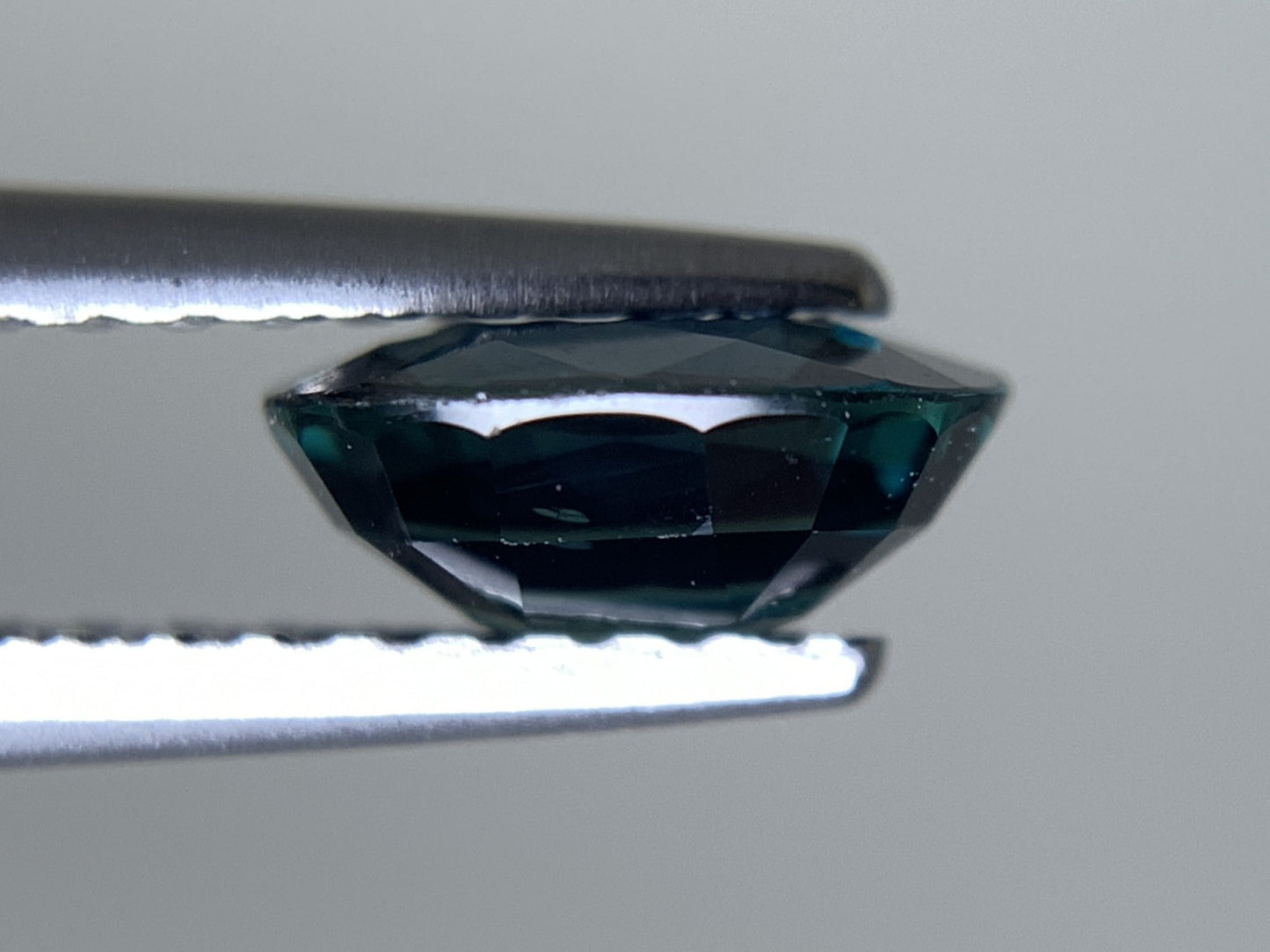 サファイア 天然 1.067ct 宝石ソーティング付き 6.8㎜×5.5㎜×3.0㎜ ルース( 裸石 ) 8041Y