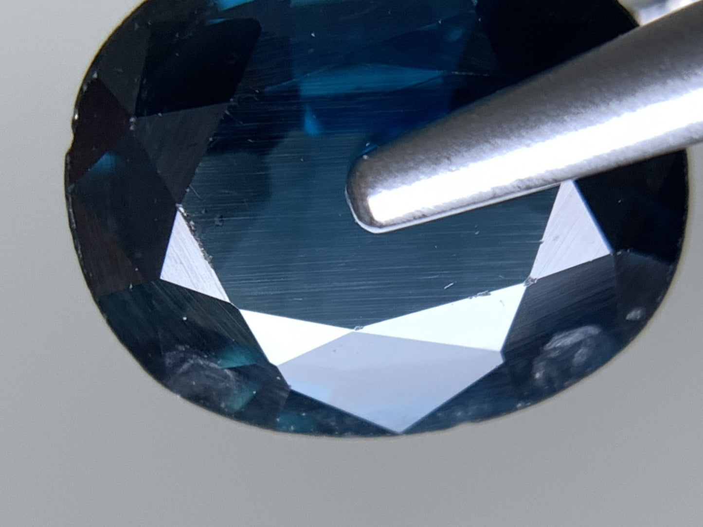 サファイア 天然 1.686ct 宝石ソーティング付き 8.1㎜×6.8㎜×3.3㎜ ルース( 裸石 ) 8039Y