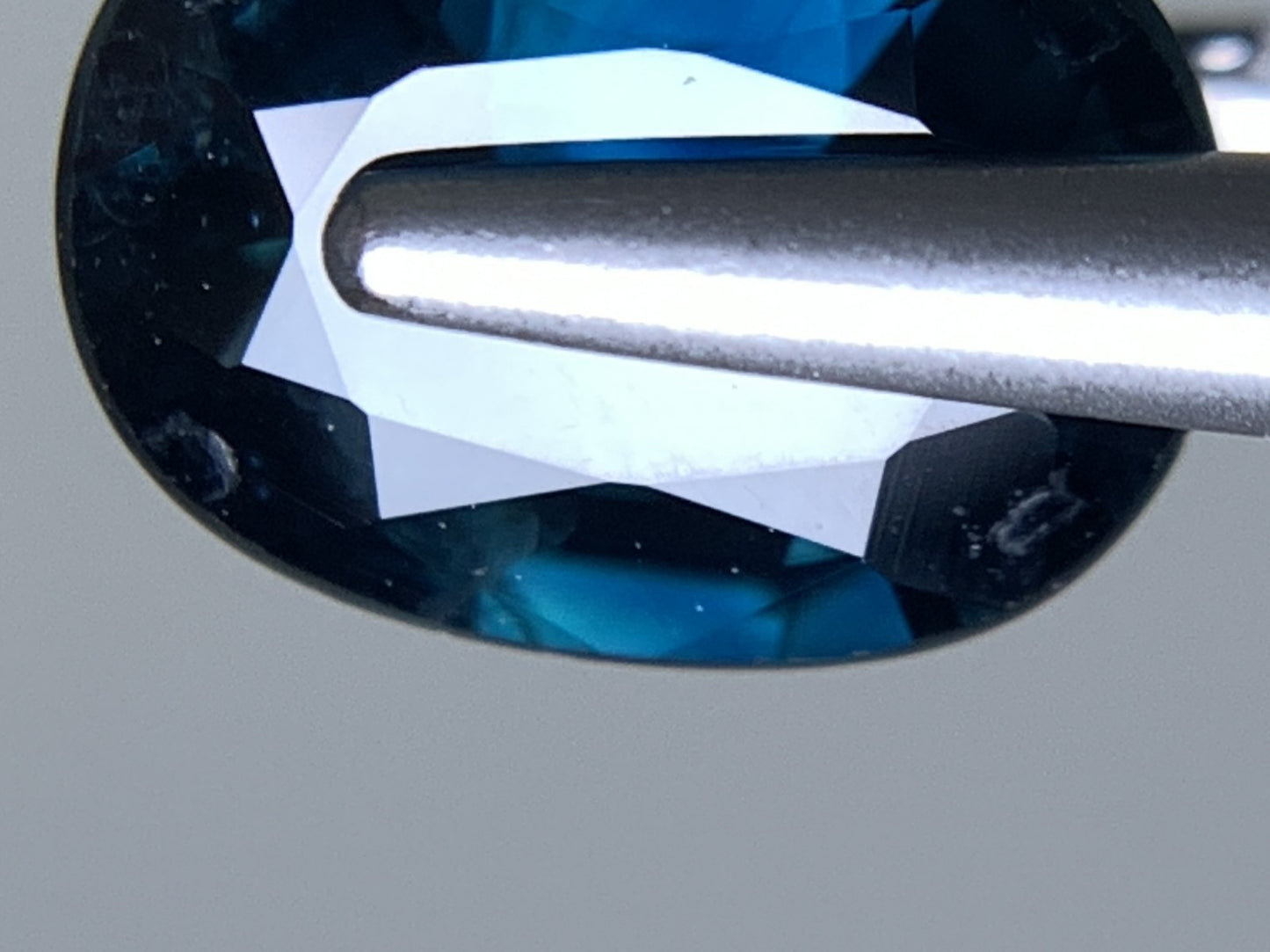 サファイア 天然 1.337ct 宝石ソーティング付き 7.6㎜×5.9㎜×3.2㎜ ルース( 裸石 ) 8037Y