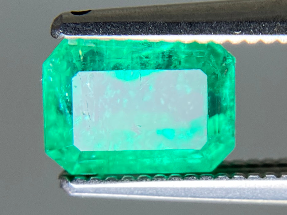 エメラルド 天然 1.337ct 宝石ソーティング付き 7.1㎜×5.4㎜×4.4㎜ ルース( 裸石 ) 8265YY