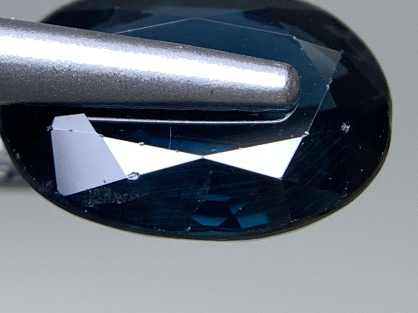 サファイア 天然 1.848ct 宝石ソーティング付き 8.7㎜×6.7㎜×3.3㎜ ルース( 裸石 ) 8038Y