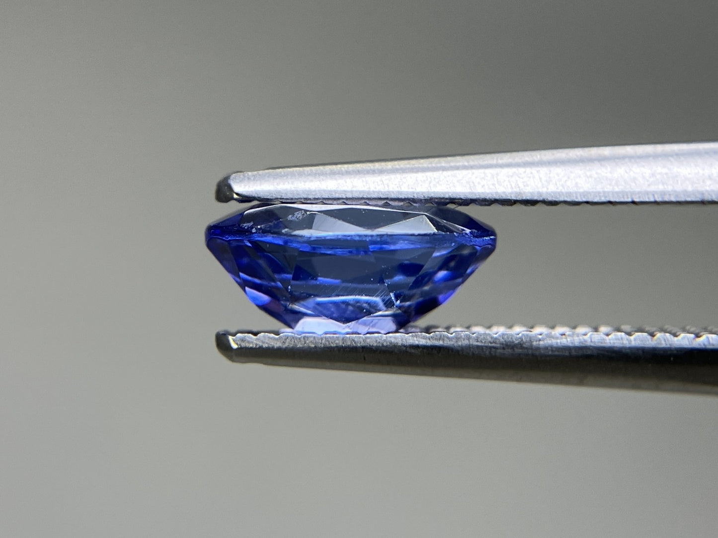 タンザナイト 天然 1.360ct 宝石ソーティング付き 8.0㎜×6.0㎜×3.5㎜ ルース( 裸石 ) 5420YY